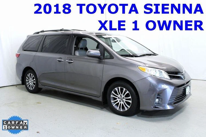 2018 Midnight Black Metallic Toyota Sienna XLE Premium 7 Passenger