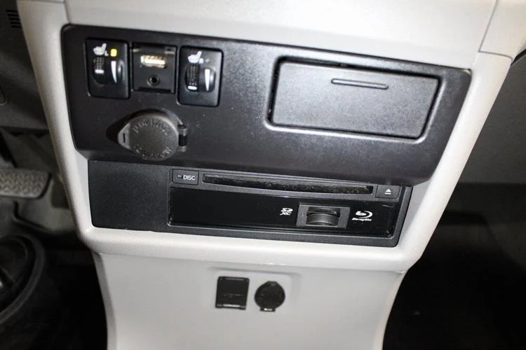 2018 Midnight Black Metallic Toyota Sienna XLE Premium 7 Passenger