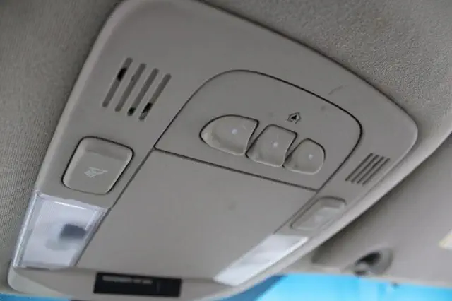 2006 Light Platinum Cadillac DTS Base