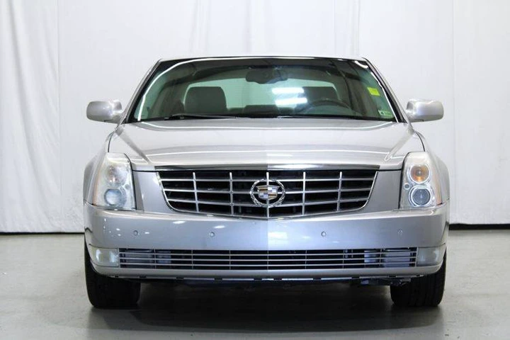 2006 Light Platinum Cadillac DTS Base