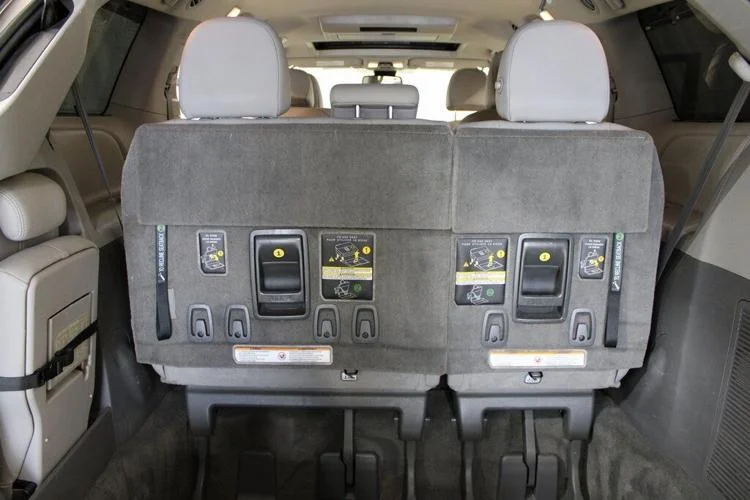 2018 Midnight Black Metallic Toyota Sienna XLE Premium 7 Passenger