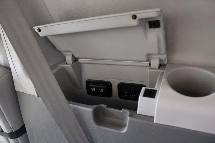 2018 Midnight Black Metallic Toyota Sienna XLE Premium 7 Passenger