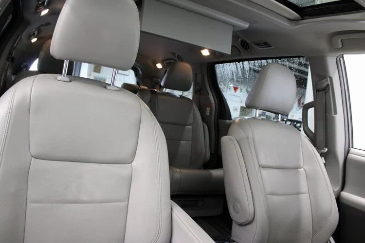 2018 Midnight Black Metallic Toyota Sienna XLE Premium 7 Passenger