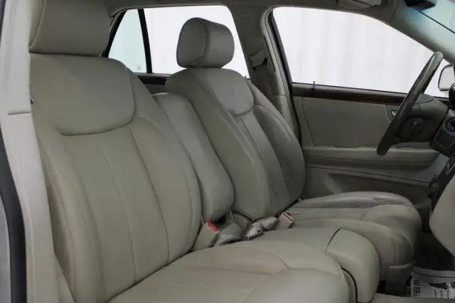 2006 Light Platinum Cadillac DTS Base