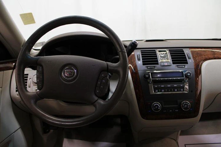 2006 Light Platinum Cadillac DTS Base