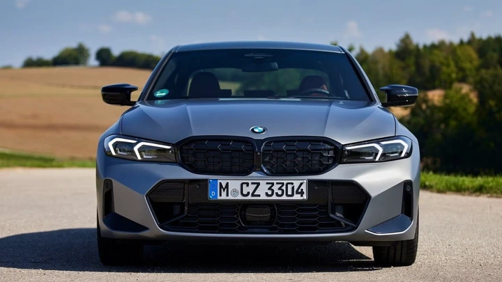 2023 BMW M340i, front profile view