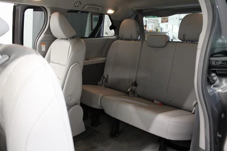 2018 Midnight Black Metallic Toyota Sienna XLE Premium 7 Passenger