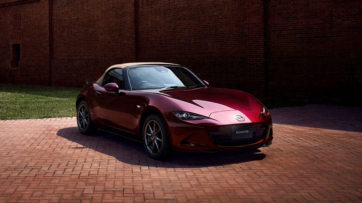 2025 Mazda MX-5 Miata 35th Anniversary Edition Front Three Quarter