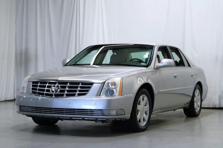 2006 Light Platinum Cadillac DTS Base