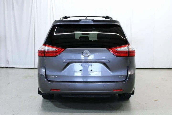 2018 Midnight Black Metallic Toyota Sienna XLE Premium 7 Passenger