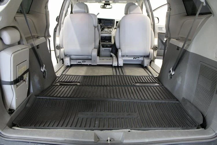 2018 Midnight Black Metallic Toyota Sienna XLE Premium 7 Passenger