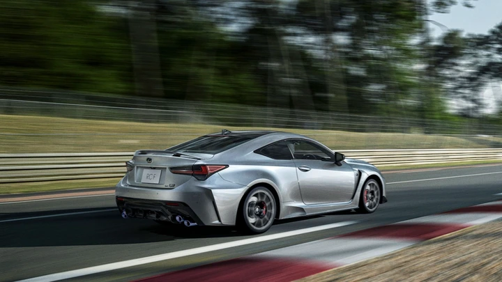 20205 Lexus RC F Final Edition on the track