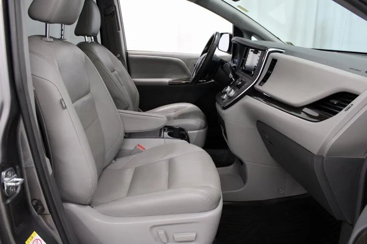 2018 Midnight Black Metallic Toyota Sienna XLE Premium 7 Passenger