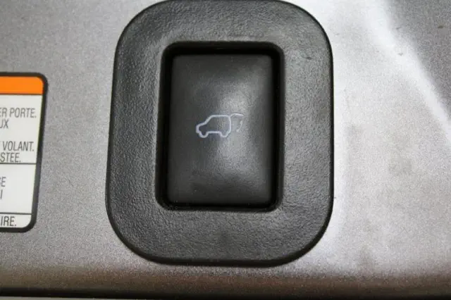 2018 Midnight Black Metallic Toyota Sienna XLE Premium 7 Passenger