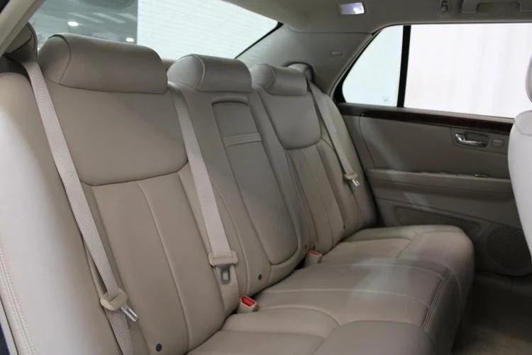 2006 Light Platinum Cadillac DTS Base