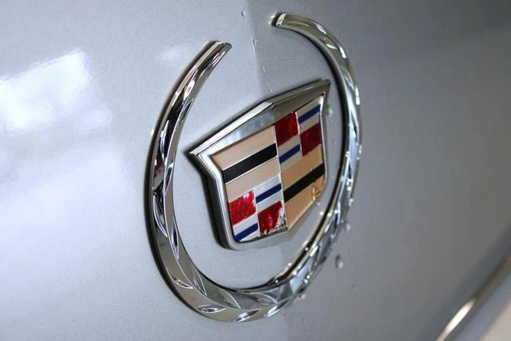 2006 Light Platinum Cadillac DTS Base