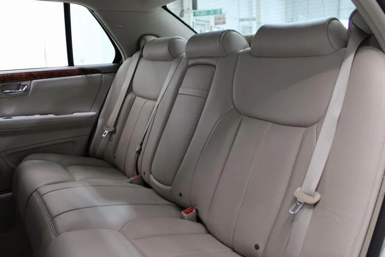 2006 Light Platinum Cadillac DTS Base